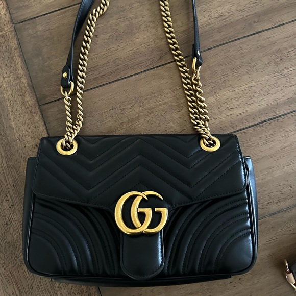 Gucci Handbags - Gucci Marmont Medium